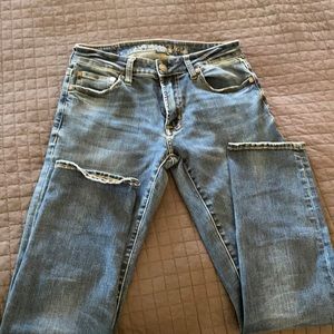 American Eagle size 29x30 fit like a 10